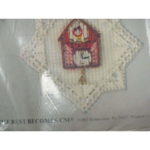 Columbia Minerva Frosted Snowflakes NO 3 Plastic Canvas Ornaments Kit 8418 - Picture 6 of 7